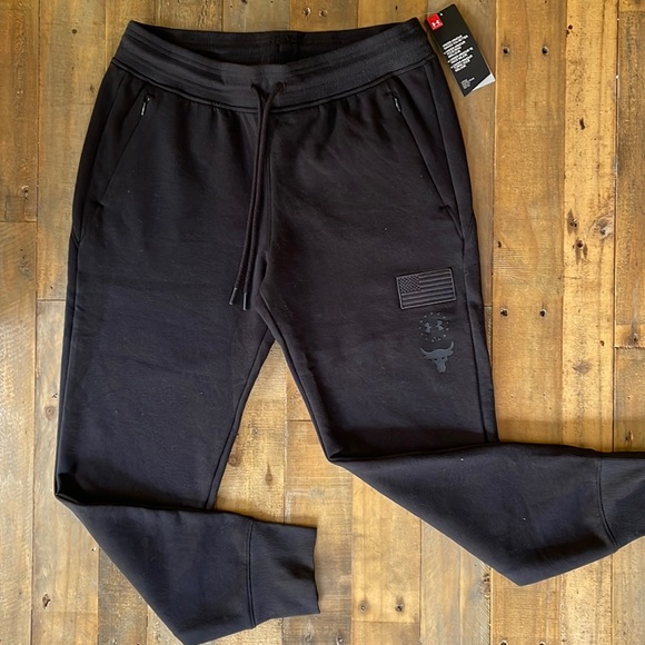 Under Armour Pants - NWT Under Armour UA women’s medium M loose fit joggers black sweatpants sweats